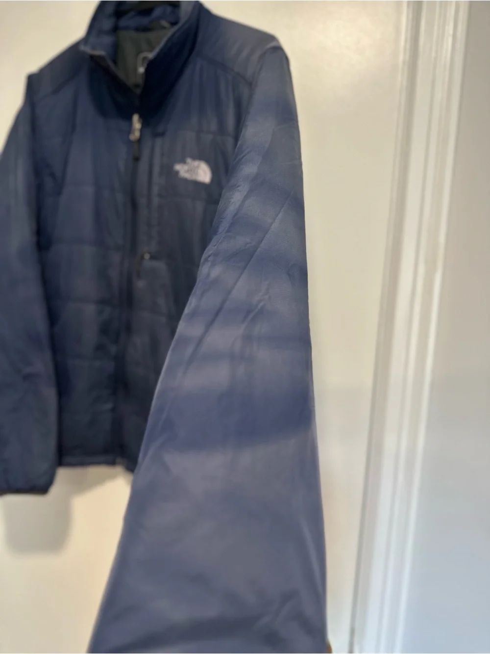 The North Face Redpoint Sz: M lightweight Navy puffer jacket full-zip. Gorpcore.
